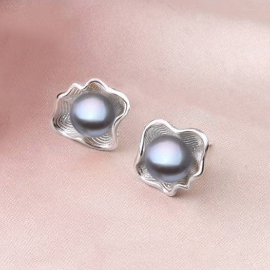 Solenne Coquille Noir Pearl Studs - Solenne Atelier