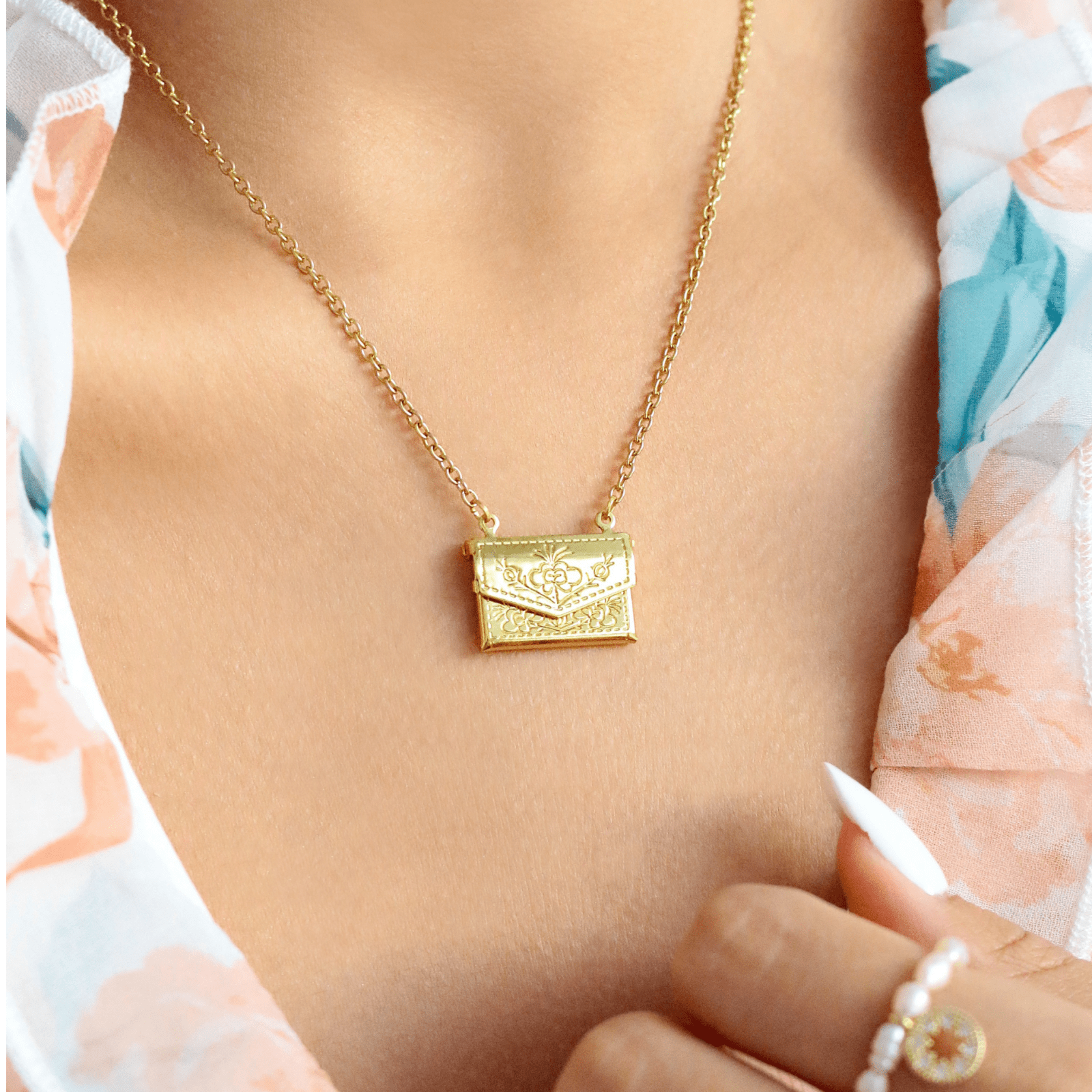 Solenne Daisy Envelope Locket - Solenne Atelier