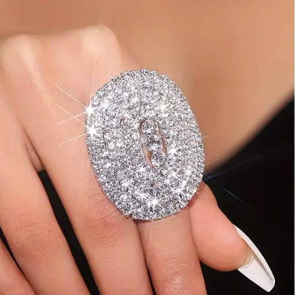 Solenne Grand Oval Pavé Ring - Solenne Atelier