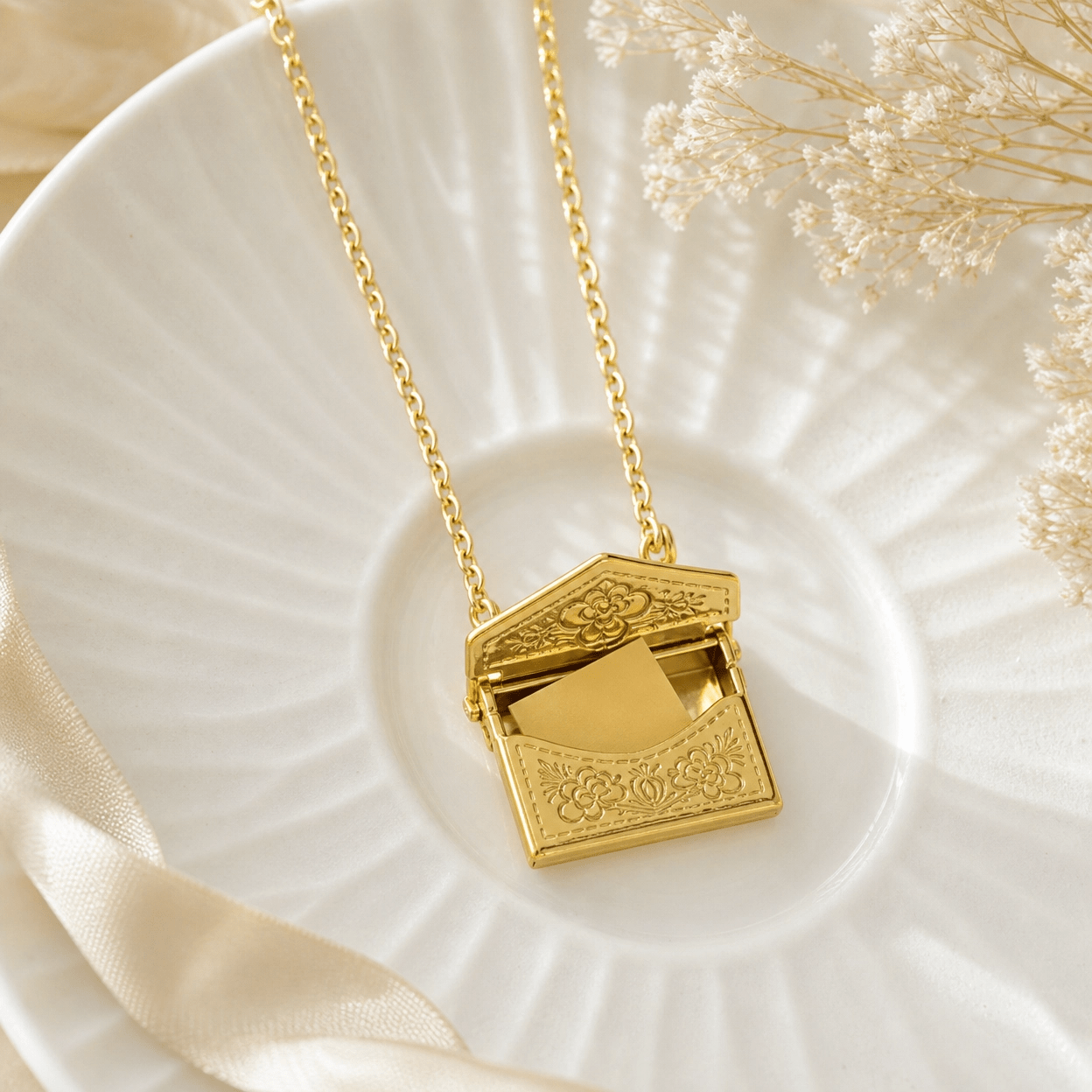 Solenne Heirloom Letter Locket - Solenne Atelier