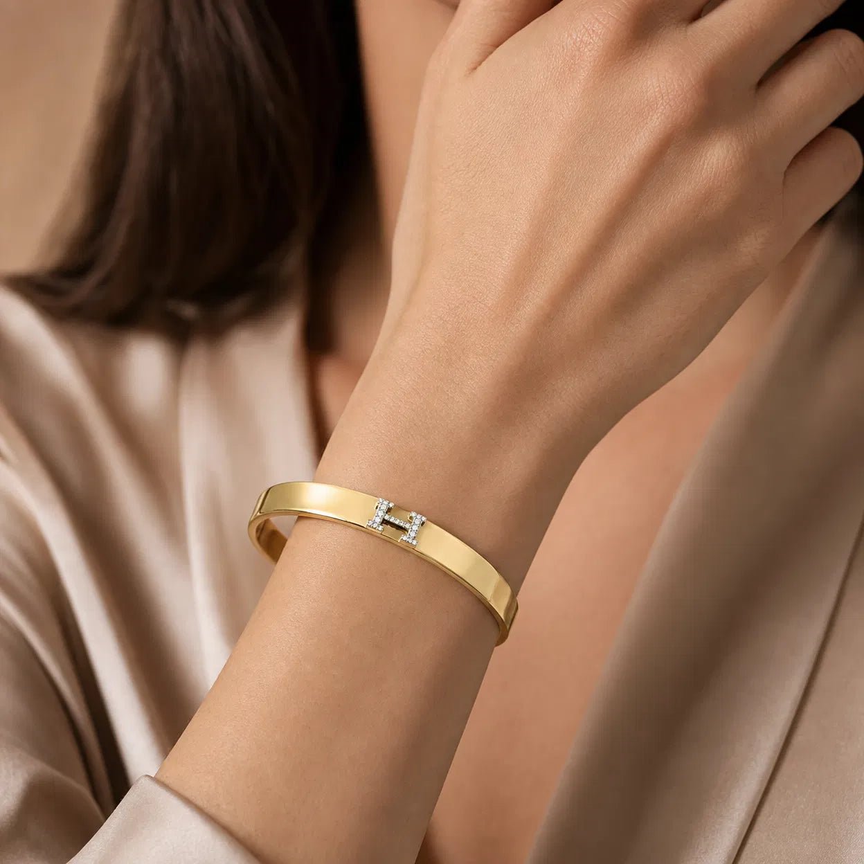 Solenne Initial Emblem Bangle - Solenne Atelier