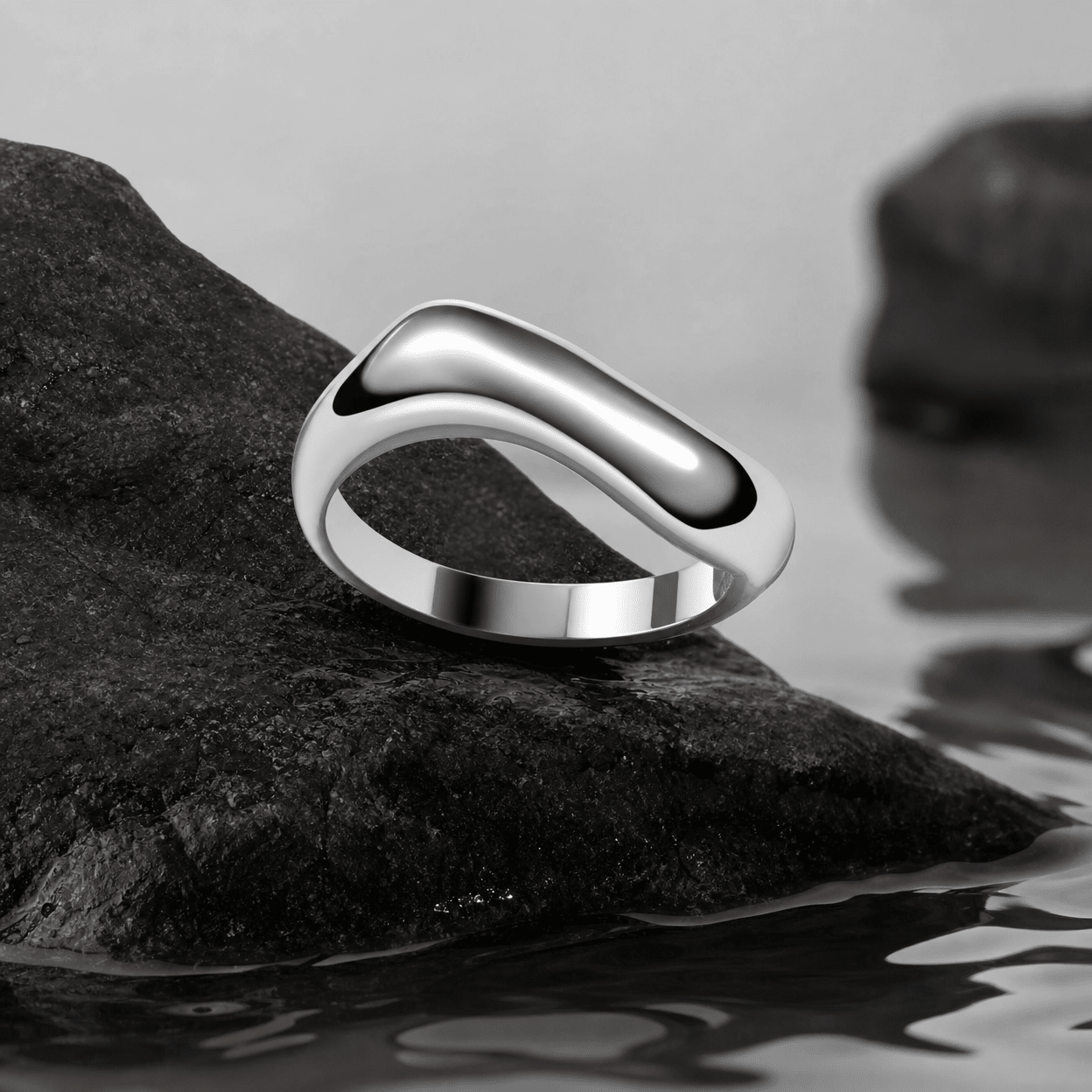 Solenne Liquid Contour Signet Ring - Solenne Atelier
