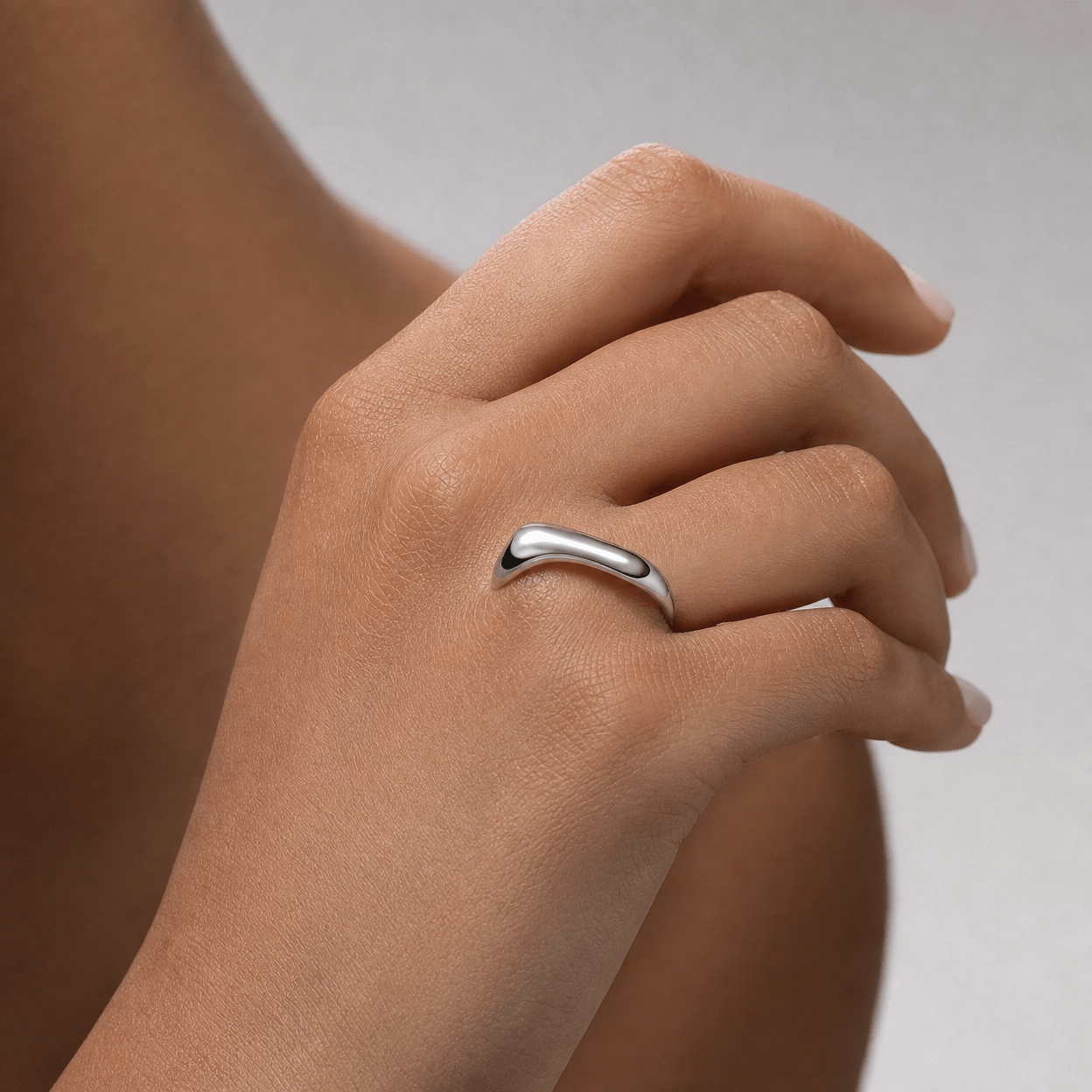 Solenne Liquid Contour Signet Ring - Solenne Atelier
